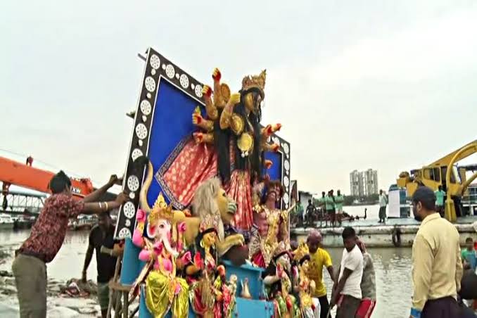 বিজয়া দশমীতে প্রতিমা নিরঞ্জনের ভিড় গঙ্গার ঘাটে, তদারকিতে ববি