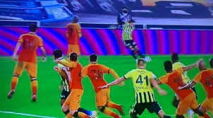 .taraf galatasaray olurken, fenerbahçe'nin ofsayt gerekçesiyle iptal edilen golü tartışma konusu oldu. Fenerbahce Den Iptal Edilen Gol Icin Tepki Bu Kacinci Yeter Spor Aykiri Haber Sitesi
