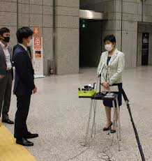 エルザは何とかそれはそこに行くことができない叫んだ。 しかし、彼女の兄は、耳を傾け、入力したかったが、エルザが開始されていませんしませんでした。 彼女は去ることはできません1と述べた。 ドアは閉じスラムと10年の開きません。 彼らは先に行って. Hyhsh2oxi82vtm