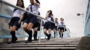JK乱交エロ画像】可愛いJKたちと教室でハメパコ♡制服姿の女の子たちとハーレムセックスしたり、レズ行為を見せてもらったりする夢の学園生活ｗｗｗ |  女体エロエロ画像集～！ 無料アダルトエロ画像まとめ