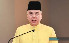 Recently, pictures of sultan nazrin shah of perak doing regular things like taking the train and shopping for books went viral all over the the amazing lady was sponsored by tanah malaya federal government to train there. Bernama Workload In Court Can Be Reduced When More People Refrain From Committing Sins Sultan Of Perak
