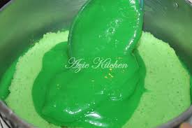 Antara dekorasi kek pandan yang pernah saya buat: Pandan Layer Cake Azie Kitchen