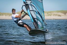 Speedsurfen (zo snel mogelijk varen, bij voorkeur op ruimwindse koers en gericht op pieksnelheden of bijvoorbeeld een gemiddelde over 10 seconden of een vaste baan van 500m) Dorian Van Rijsselberghe Windfoiling