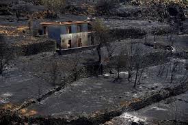 Bomberos de los parques de olhao, vila real de santo antonio y tavira se han empleado a fondo para extinguir el incendio declarado este mediodía en un área de restauración del centro comercial de esta tercera localidad del algarve portugués. Madeira Y Tavira Arrasados Por Distintos Incendios Forestales Mundo Elmundo Es