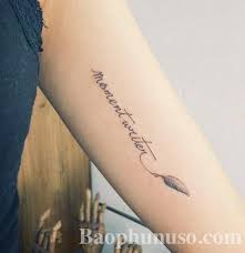 Nhiều người lựa chọn hình xăm chữ để xăm ở lưng, vai hay phía dưới xương quai xanh bên cạnh những hình xăm như đôi cánh, cây cối, vòng tay,… thì hình xăm lông vũ là mẫu hình xăm được nhiều người yêu thích nhất. Tuyá»ƒn Táº­p 101 Hinh XÄƒm Chá»¯ Ä'áº¹p Nháº¥t 2019 Phu Há»£p Ná»¯ Va Nam Giá»›i