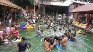 Kolam aerasi menggunakan peralatan aerator mekanik berupa surface aerator yang digunakan untuk membantu mekanisasi pasokan oksigen terlarut di dalam air. Lokasi Pemandian Alam Sejuk Di Simalungun Dipadati Pengunjung Saat Akhir Liburan Sekolah Bagian 1