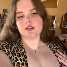 Ellie (@ellieblaser)