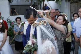 Η μαρία τζομπανάκη, η οποία προφανώς γνώριζε τον 63χρονο τον αποχαιρετά μέσα από το facebook γράφοντας: Pantreythke H H8opoios Maria Tzompanakh Sthn Ekklhsia Th Synodeyse O Gios Ths