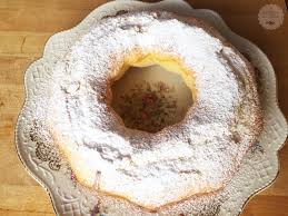 A me il ciambellone fa pensare subito alla colazione la ciambella senza uova è la versione light di un dolce della tradizione italiana. Ciambellone Soffice Alla Ricotta Ricette Al Volo