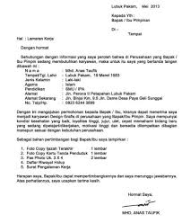 Surat lamaran ditulis tangan di atas kertas bergaris ukuran folio. Cara Mebuat Surat Lamaran Kerja Simple Akutansi