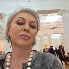 Нашёл блондинку посвежее... История Ива Монтана, Симоны Синьоре и Мэрилин  Монро... Ив Монтан горько раскаивался, что изменил жене, и думал, что  умрёт, если она хлопнет дверью. Но ничего исправить было уже нельзя.