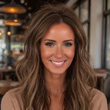 Say it with us now: CHICAGOOOOOOO. 🗣 A spinoff of Nickelodeon's  #Victorious, is coming to @netflix next year, and it will be called,  'Hollywood Arts.' The new series will see Daniella Monet