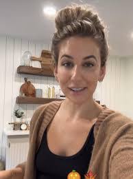 Laura Shilling's Instagram, Twitter & Facebook