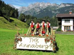 Nun soll der salzburger ein neues haus erworben haben, heißt es in einem bericht des wirtschaftsmagazins. Lammertaler Heuart Fest Tourismusverband Annaberg Lungotz