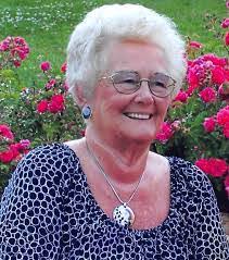 Kim Hackler's Instagram, Twitter & Facebook