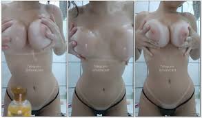 Peituda Passando Óleo E Apertando Os Peitos Grandes - Cnn Amador