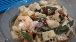 Udang gurih dan tahu yang lembut dalam kuah yang nyemek tauco yang super pedas.waduh nyam banget. Tumis Udang Tahu Cabe Ijo Let S Make It Extraordinary