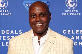 Olympiska legenden Carl Lewis, 63, avslöjar att han aldrig haft ett  långvarigt förhållande: "Tänkte att det skulle skada min karriär" :  r/trackandfield