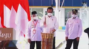 Tetapi yang terkenal bagi masyarakat papua adalah tifa dari daerah biak. Mengenal Alat Musik Tifa Yang Ditabuh Presiden Jokowi Saat Meresmikan Terminal Bandara Kuabang Tribunnews Com Mobile