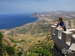 Rif:cm008 a castellammare del golfo, vicino la spiaggia principale e a due chilometri dal centro, precisamente in contrada intavolata, proponiamo in affitto un appartamento all'interno di un b&b ma totalmente indipendente ti invieremo i nuovi annunci di case in affitto a castellammare del golfo. Affitti Castellammare Del Golfo Per Vacanze Con Iha Privati