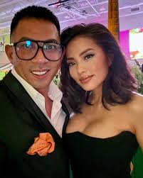 La Patricia's night out with friends🥰 2nd to last carousel:🕺Ray cc:  @sarah_glow 💗