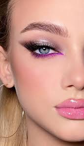 Gorgeous Makeup Trends To Be Wearing In 2021 Muted Purple In 2021 Monochromatic Makeup Makeup Makeup Trends
