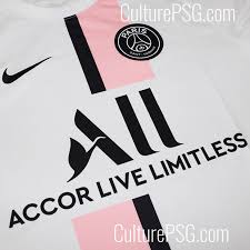 Ces derniers estiment notamment qu'il ne respecte pas. Club De Nouvelles Photos Du Maillot Exterieur De La Saison 2021 2022 Du Psg Culturepsg