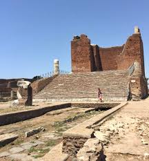 Esplora il sito in italiano. The Capitolium A Roman Temple Dedicated To The Main Triad Of Jupiter Juno And Minerva In The Forum Of Ostia Italy It Was Built During The Reign Of Hadrian Circa 120 Ce