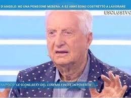Non si sa molto dei suoi primi anni a salerno, che tanta importanza hanno senza dubbio avuto nella sua formazione, come pure si ignorano le sue prime letture, i suoi primi incontri (tra gli altri, con il critico letterario francesco bruno, che lesse per primo e ordinò le sue poesie), le sue amicizie. Gianfranco D Angelo Con 2mila Euro Non Sopravvivo A 82 Anni Sono Costretto A Lavorare Web In Rivolta Corriere It