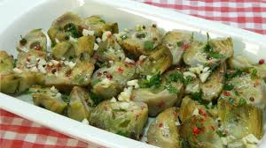 Puedes servirlas en un bol en el centro de la mesa para que los comensales vayan. Receta Super Facil De Alcachofas Alinadas Youtube