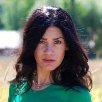 Beverly Shore's Instagram, Twitter & Facebook