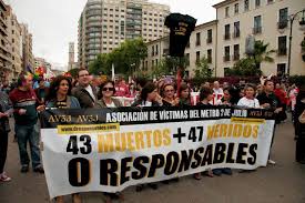 Los ocho acusados en el juicio por el accidente en el metro de valencia de 2006europa press. Accidente De Metro De Valencia Las Victimas Tenian Razon Condenados Cuatro Exdirectivos Del Metro De Valencia Casi 13 Anos Despues