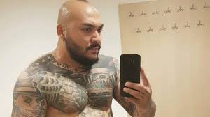 Toate drepturile rezervate artistului © dani mocanu. Dani Mocanu A SÄƒrit SÄƒ L BatÄƒ Pe Hamude Intr Un Club Din Germania B1 Ro