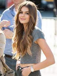 Ci sono molte ragioni alla base della perdita dei capelli, come avrete modo di capire più avanti, e vi sveleremo anche quali sono i possibili fattori e rimedi per affrontare questa problematica sempre più diffusa. Ogni Quanto Vanno Tagliati I Capelli Ecco La Risposta Definitiva A Tutti I Dubbi