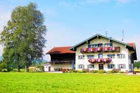 Juni, bis sonntag, den 6. Haus Im Bayrischen Stil Typisches Haus In Bayern