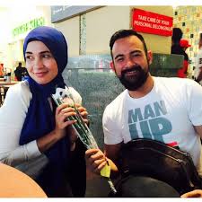 Download now gambar kartun suami istri berpelukan keren bestkartun. Izreen Azminda Bekas Suami Profesional Bekerjasama