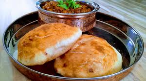 छोले भटूरे) is a food dish originating from northern india. How To Prepare Chole Bhature Chilly Garlic Bhatura And Special Chole Indidiet