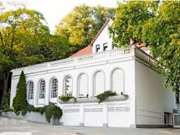 Alles was du für eine gelungene hochzeit brauchst, kannst du bei uns kostengünstig und ganz einfach mieten. Spezielle Locations Villa