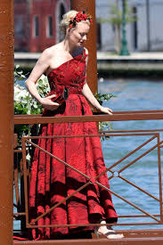 Prominente Hochzeitsgaste Mit Stil Die Wedding Looks Der Stars Langes Abendkleid Formelle Kleider Modestil