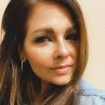 Deanna Bott's Instagram, Twitter & Facebook