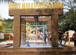 Mandi manda di sungai chilling. Bukit Merah Laketown Resort Waterpark Di Perak Lokasi Mandi Manda Yang Sangat Mempersonakan Untuk Pelawat Tempat Menarik