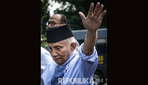Rokhmin mengatakan, amien rais melalui orang kepercayaannya membuat proposal yang ditujukan ke dkp. Amien Rais Diperiksa Polisi Lebih Dari 10 Jam Bekasi Online