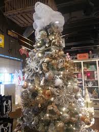 They already have some christmas trees up… Christmas Tree In Cracker Barrel My Favorite Christmas Theme This Year Christmas Themes Christmas Tree Country Christmas