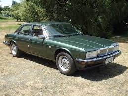 Covers most features of daimler 3.6 and 4.0 litre models does not cover 2.9 litre (2919 cc) sohc engine or manual transmission does. Jaguar Xj6 Photo And Video Review Comments
