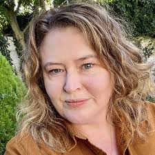 Elva Johnston's Instagram, Twitter & Facebook