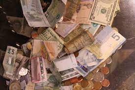 Selain daripada itu, mata wang adalah medium atau alat pertukaran paling utama di dunia moden untuk sekian lama menggatikan sistem pertukaran barang atau sistem barter sebagai alat perdagangan barangan dan perkhidmatan. Wang Wikipedia Bahasa Melayu Ensiklopedia Bebas