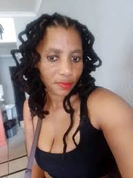 Happy Monday, friends! I have a few openings available this week. Come see  me. 🖤