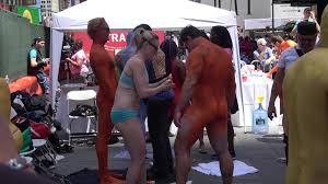 CFNM 1 - Blonde loving painting naked man - ThisVid.com