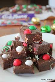Easy 3 Ingredient Cadbury Jingle Bell Christmas Fudge Takes 5 Minutesto Make In The Microwave Kitchen Cents Fudge Recipes Easy Fudge Quick Holiday Treats