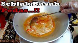 Seblak khas bandung emang menjadi ciri khas yang wajib kalian ketahui bagaimana cara membuatnya, nah disini kami. Resep Cara Membuat Seblak Basah Hot Pedasnya Youtube